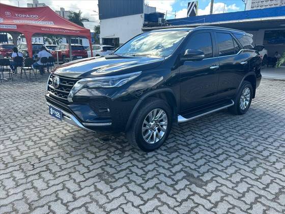 TOYOTA HILUX SW4 2.8 D-4D TURBO DIESEL SRX 7L 4X4 AUTOMÁTICO